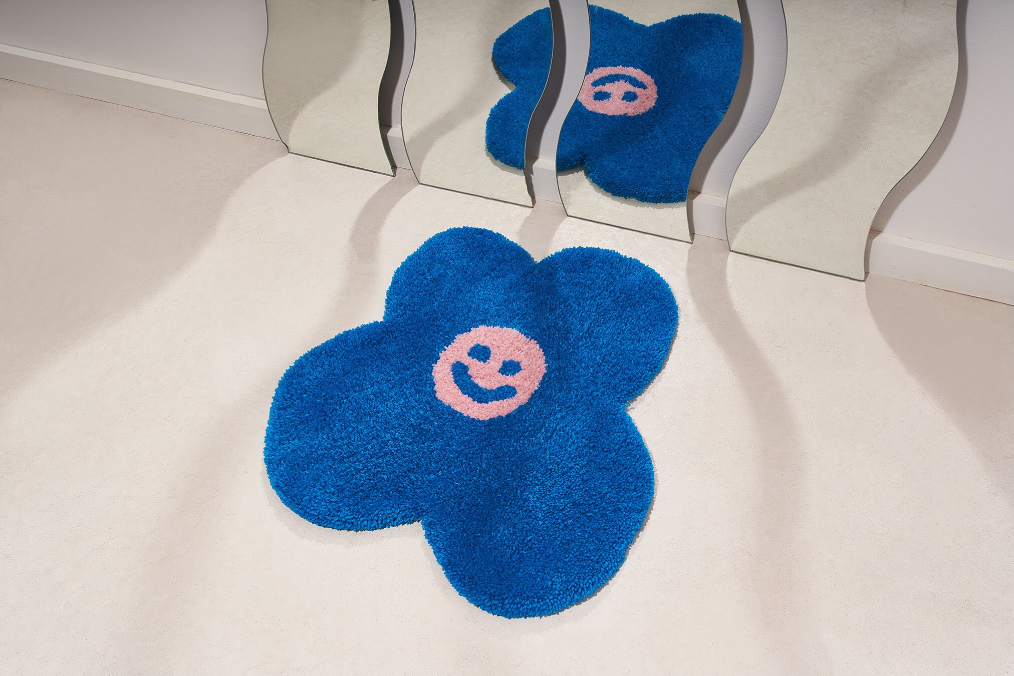 Happy Face Flower Rug - Tapis Bleu, Blush, d'accent Smiley Face, Touffeté, Cadeau Unique, Pour Une F