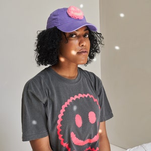 Happy Face Grafik T-Shirt, Faded Black T-Shirt, neon pink, neon grün