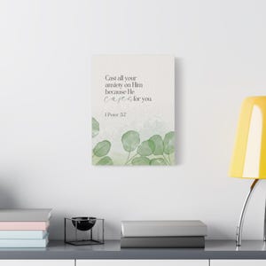 1 Pedro 5:7 Cuadro con versículo bíblico / Decoración de pared con acuarela y motivos vegetales imagen 3