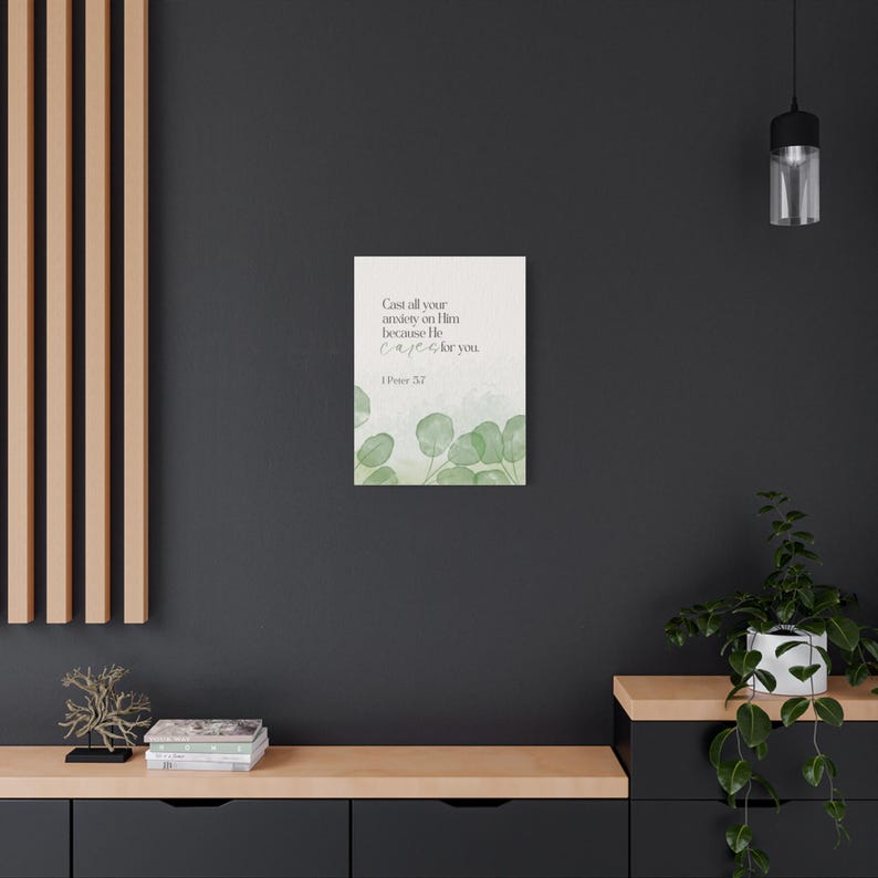 1 Pedro 5:7 Cuadro con versículo bíblico / Decoración de pared con acuarela y motivos vegetales imagen 4