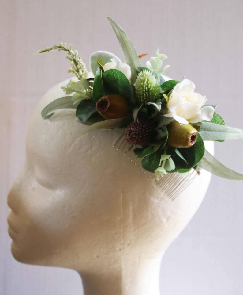 Silk flower hair comb. Roses, thistle flower, gumnuts, eucalyptus, wildflowers. Hair flowers for wedding, bridal, photoshoot, party, races imagem 5