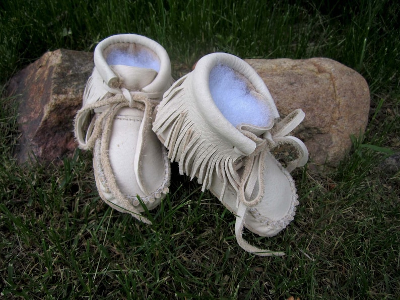 Children/'s Moccasins in Toddler Sizes 3 Layer Pressed Soft Sole Elk Hide Moccasins Hand Sewn Warm Fringe Mocs