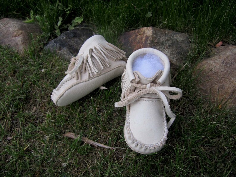 Children/'s Moccasins in Toddler Sizes 3 Layer Pressed Soft Sole Elk Hide Moccasins Hand Sewn Warm Fringe Mocs
