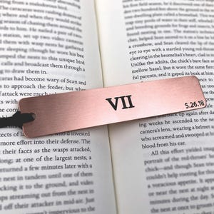 Koperen bladwijzer 7e verjaardag. Diep gegraveerd met jouw persoonlijke boodschap. Gemaakt in Oregon. Roman Numerals