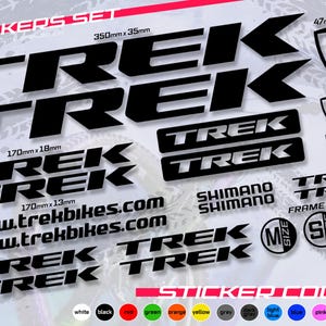 Könnte beinhalten: Ein Satz schwarzer Trek Fahrradaufkleber in verschiedenen Größen und Designs. Enthält das Trek-Logo, Shimano-Branding und Rahmen-Größenangaben. Die Aufkleber sind wasserdicht und sonnenbeständig.