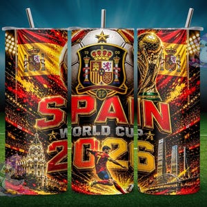 Peut inclure: Un gobelet cylindrique sur le thème de la Coupe du Monde 2026 de l'Espagne avec un ballon de football, l'emblème national espagnol, un trophée doré, un joueur en maillot rouge et le texte Spain World Cup 2026 sur fond de stade.