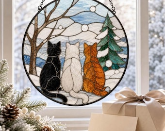Acchiappasole personalizzato con gatto, scena invernale in stile vetrata, da appendere alla finestra.