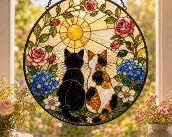 Acchiappasole personalizzato con gatto e roseto, stile vetrata artistica, da appendere alla finestra.