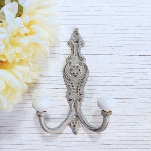 Crochet mural en métal orné, double bras crochet mural antique patère pour entrée, porte-manteau pour porte-serviettes de salle de bain, porte-bijoux, crochet décoratif floral