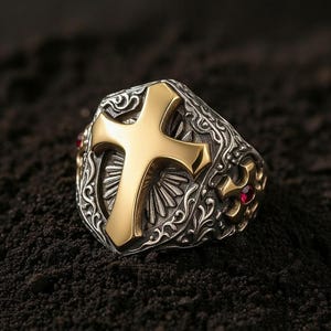 Anillo de sello de cruz de oro vintage, anillo gótico de filigrana ornamentada, anillo de cruz llamativo para hombre, joyería medieval con acento de rubí, regalo religioso audaz
