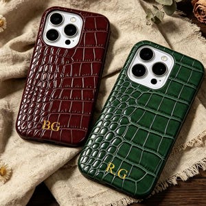 Funda de piel de cocodrilo personalizada para iPhone, funda personalizada con iniciales para iPhone 17, 16 y 15 Pro Max, regalo para él y para ella.