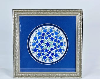 Handgemaakte keramische muurkunst van Iznik – ingelijste Turkse tegel