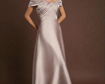 Khaki Satin Off-Shoulder-Formelles Kleid: Verdrehtes drapiertes Mieder, A-Linien-Abendballkleid
