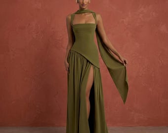 Vestido de noche verde militar con espalda con cordones, cuello cuadrado y detalle de pañuelo, elegante vestido largo con abertura.