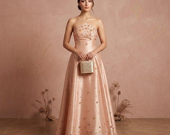 Blush Satin Trägerloses Abendkleid mit Goldstickerei: Elegantes A-Line Formelles Kleid