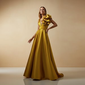 golden gala theme dress All the Gold Gowns & Dresses at the 2022 Met Gala: Photos