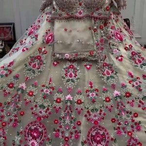 Lehenga para bodas, bordado con lentejuelas y calados, estilo indio / Traje de boda indio / Conjunto de lehenga choli de diseñador