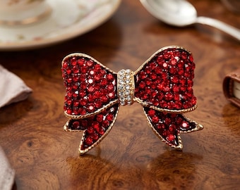 Funkelnde rote Diamant-Bogen-Brosche, Statement-Strassband-Pin für sie, elegantes Geschenkzubehör