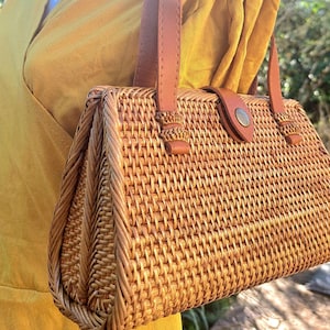 Borsa a mano in rattan intrecciato marrone, borsa Bali