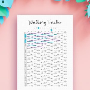 Op de afbeelding: Een wit papieren wandeltracker-blad met de titel Walking Tracker bovenaan. Het bevat een raster met de cijfers één tot en met eenendertig aan de linkerkant, de maanden afgekort van J tot D, en rijen met kleine voetstap-pictogrammen.
