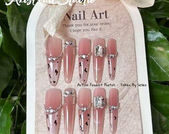 Handgemachte Nude Pink Drücken Sie auf die Nägel, lange Mandel Strass Nägel, Elegante Minimal Glam Wiederverwendbare Gefälschte Nägel Set
