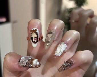 Niedliche Eichhörnchen Pilz Eichel Drücken Sie auf die Nägel, Braun Neutral Mandel Fake Nägel, Cottagecore handgemachte Nail Art für den Herbst