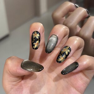 Black Gold Cat Eye Dried Flower Press On Nails, Oval Gold Flake Hand Painted Fake Nails, Luxury Dark Floral Shimmery False Nails