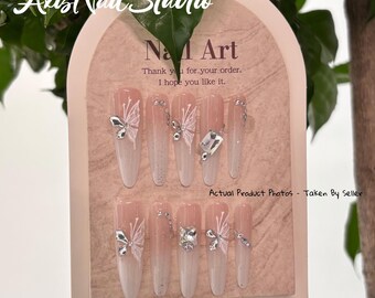Nude Ombre Schmetterling Drücken Sie auf die Nägel - Lange Sarg Klare Rosa Farbverlauf Gefälschte Nägel mit Strass, Elegantes Braut Luxus Nagel Set