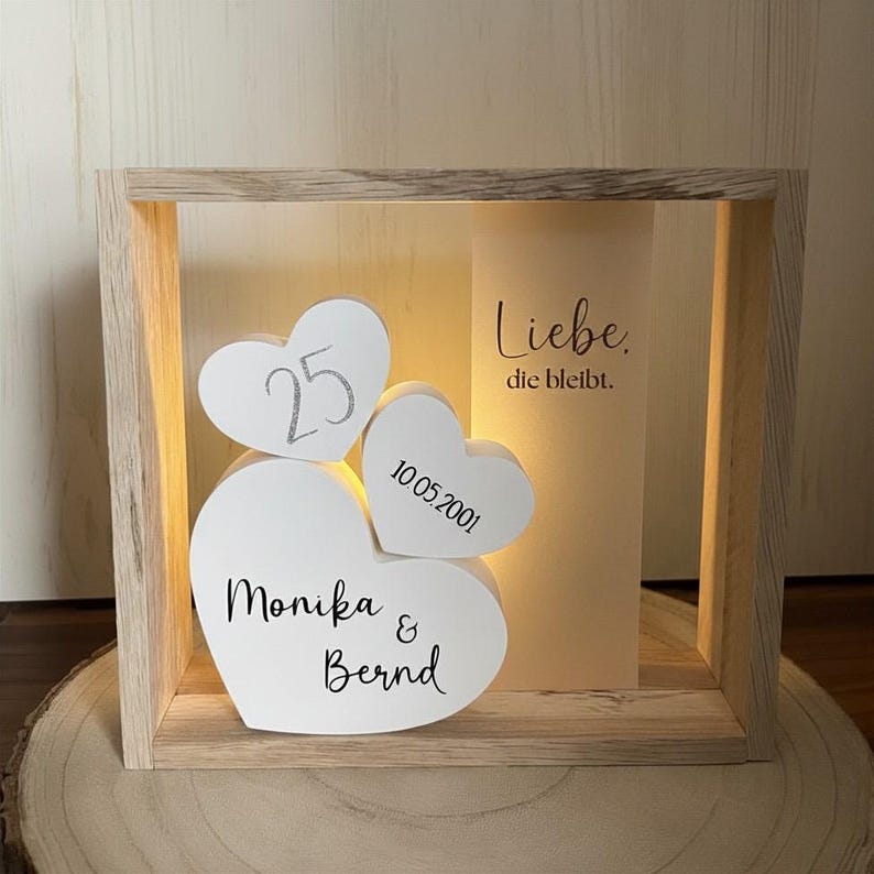 Geschenk zur Silberhochzeit aus Holz mit Herzen und Spruch, personalisiert für 25 Hochzeitstag
