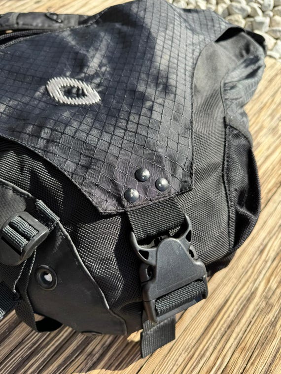 Retro Vintage Black 2000 Rare Oakley Sling Bag Summer Messenger