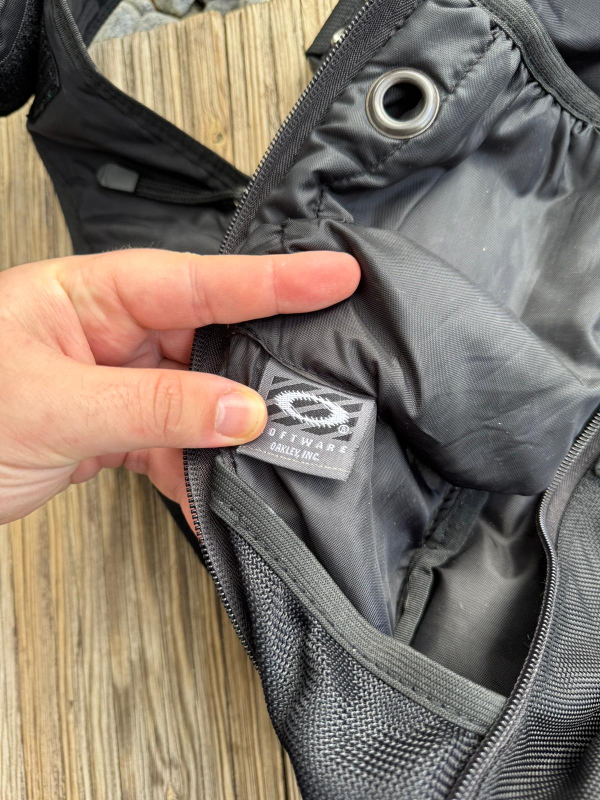Retro Vintage Black 2000 Rare Oakley Sling Bag Summer Messenger