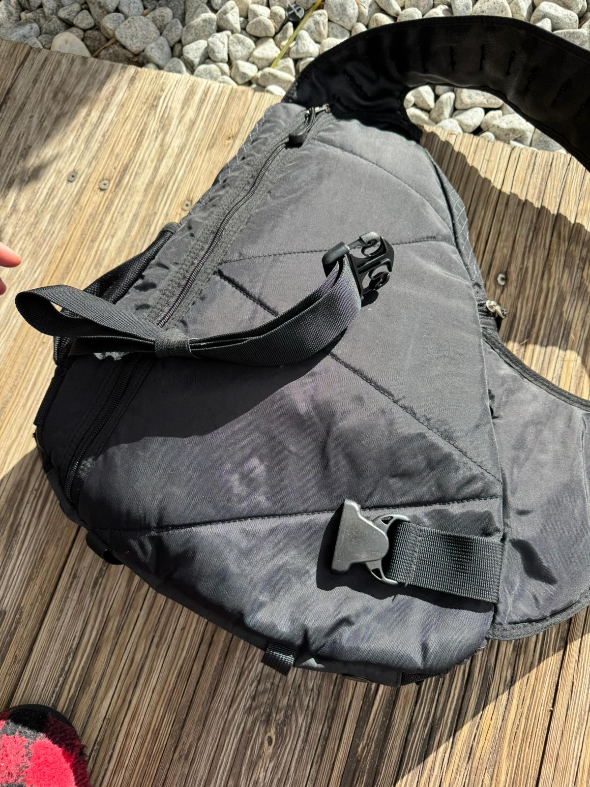 Retro Vintage Black 2000 Rare Oakley Sling Bag Summer Messenger Retro Vintage Black 2000 Rare Oakley Sling Bag Summer Messenger