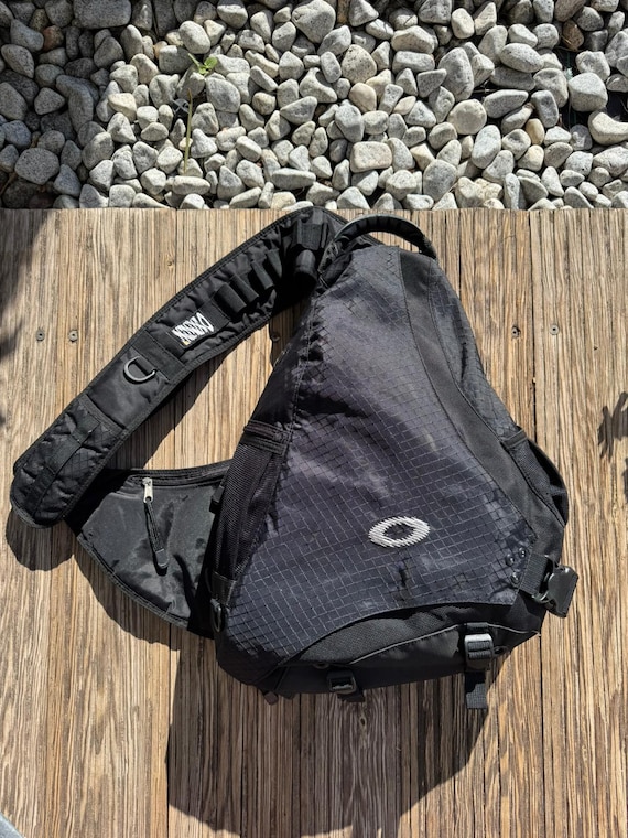 Retro Vintage Black 2000 Rare Oakley Sling Bag Summer Messenger