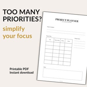 Könnte beinhalten: Ein weißes Project Planner-Blatt mit einem Raster für Aufgaben, Verantwortlichkeiten und Notizen. Der Text lautet "TOO MANY PRIORITIES? simplify your focus." und "Printable PDF Instant download."