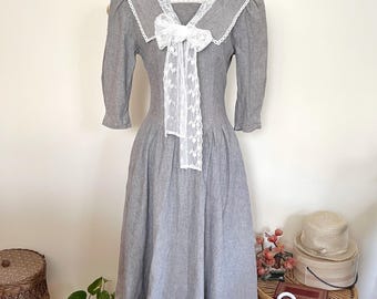 Vintage 80s Chambray Prairie Dress, Sailor Collar Lace Bow, Cottagecore Midi with Pockets