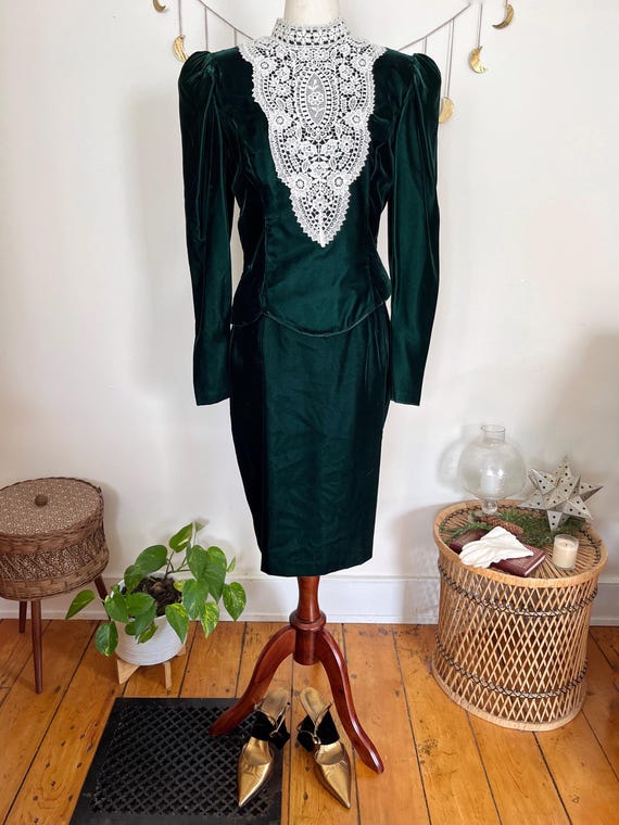 emerald green vintage style dress Emerald Green Flower Lace Velvet Long Sleeve Vintage Dress