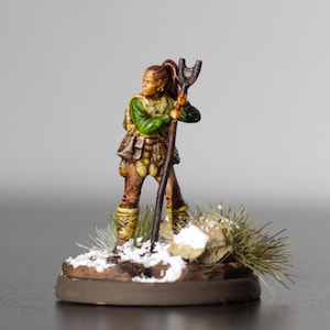 Tasslehoff Burrfoot Kender Halfling Thief Miniature – Hand Painted DnD Mini Daggerheart Pathfinder Tabletop Ready RPG Figure
