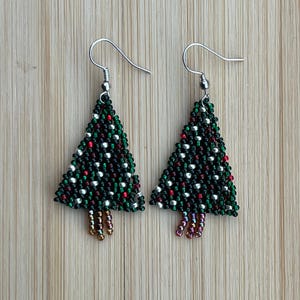 Xmas Tree Earrings, Seed Bead Xmas Tree, Holiday Tree Earrings, Green Earrings, Beaded Fringe Earring, Handmade, Boho Earring, Lightweight