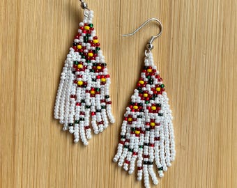 Fringe Earrings, Flower Earrings, White flower earrings, Beaded Earrings, Spring Flower Earrings, Seed Bead Earrings, Chandelier Earrings