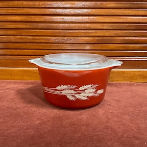Vintage Pyrex Autumn Harvest Wheat casserole