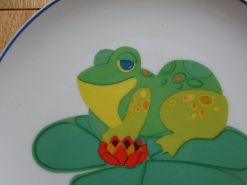 1973 God Bless Our Pad Friendly Greeters Sunshine Plates Frog