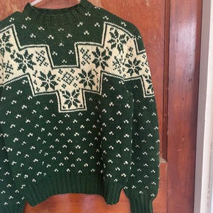Vintage 50s wool sweater handmade snowflake green and cream Nordic faire isle
