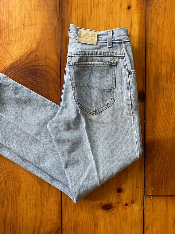 Vintage 80s Lee jeans straight leg light wash hem… - image 4
