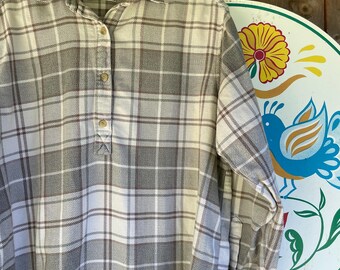 Vintage 90s L.L. Bean flannel shirt cotton plaid pop over grey and white women’s medium