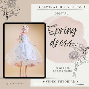 Könnte beinhalten: Werbung für digitale Schnittmuster, die eine Puppe in einem Frühlingskleid zeigt. Das Kleid der Puppe ist weiß mit floralen Mustern und einem rosa Tüllrock. Der Text "Spring dress" ist kursiv geschrieben, zusammen mit Informationen zu Video-Tutorials.