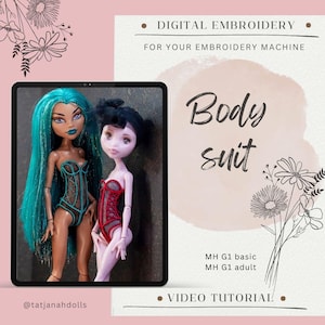 Puede incluir: Diseño de bordado digital para tu máquina de bordar. La imagen presenta dos muñecas con bodys. El texto de la imagen dice "Body suit" y "Video Tutorial". Las muñecas están en la pantalla de una tableta.