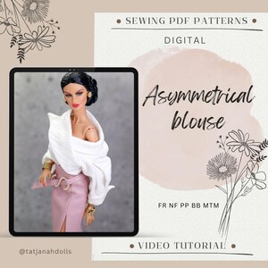 Könnte beinhalten: Ein digitales Schnittmuster für eine asymmetrische Bluse wird auf einem Tablet angezeigt. Das Puppenmodell trägt eine weiße Bluse und einen rosa Rock. Das Bild enthält den Text "SEWING PDF PATTERNS" und "VIDEO TUTORIAL".