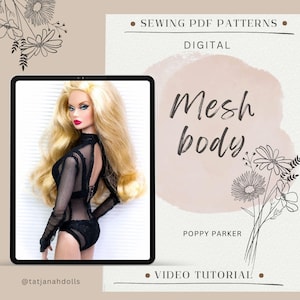 Könnte beinhalten: Werbung für ein digitales Schnittmuster mit einer Puppe in einem schwarzen Mesh-Body. Der Text lautet "Mesh body" und "Sewing PDF Patterns". Die Puppe hat lange blonde Haare und wird auf einem Tablet angezeigt. Der Markenname "Poppy Parker" ist ebenfalls sichtbar.