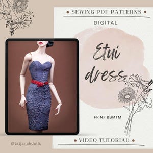 以下が含まれることがあります： デジタルソーイングパターンの広告。赤いベルトが付いた青いドレスを着た人形が表示されています。「Etui dress」と「Sewing PDF Patterns」というテキストがあります。花のイラストとInstagramのハンドルネーム@tatjanahdollsも表示されています。