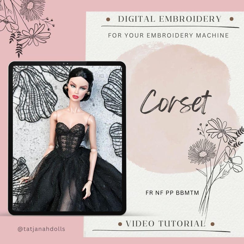 Op de afbeelding: Een digitaal borduurontwerp voor een corset, weergegeven op een tablet. De afbeelding toont een pop in een zwart corset en jurk. Tekst op de afbeelding luidt "DIGITAL EMBROIDERY" en "Corset". De achtergrond is roze en wit.